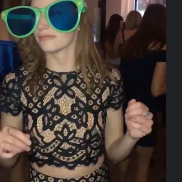 Lulu’s UO vibe lace two piece formal cocktail sexy!! - Picture 4 of 5